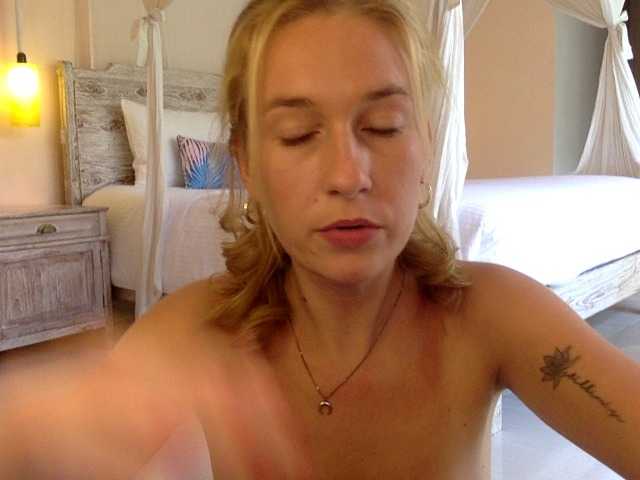 Скриншоты трансляции lilbadgurl