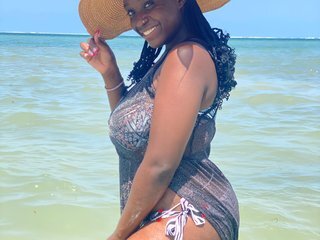 Эротический видеочат Creamybre