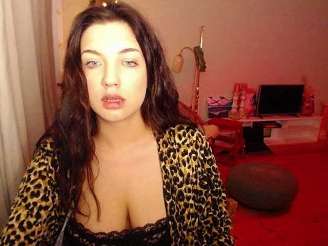 Фотографии CroftLaraxxx #joi #cei #cbt #sexy #brunette #biglips #laracroft #bigboobs #boobs #roleplay #hot #dom #femdom #fetish