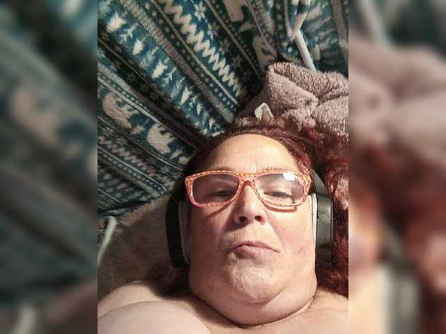 Скриншоты трансляции CurvyMeg
