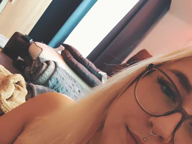 Фотография профиля Curvymelli97