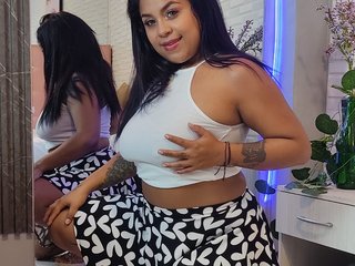 Эротический видеочат CurvyyQueenXO