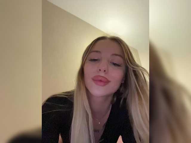 Скриншоты трансляции Babyblonde