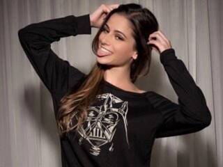 Эротический видеочат LilGrlNxtDoor