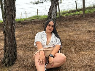 Эротический видеочат Daniela-Saenz