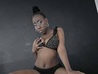 Эротический видеочат DanielaKiston