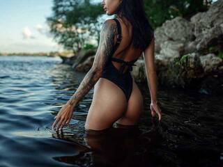 Эротический видеочат DaniraFlores