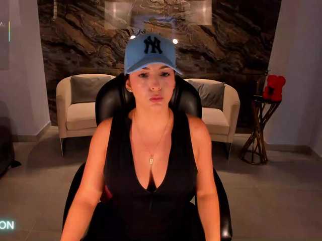 Скриншоты трансляции DannieSmith1