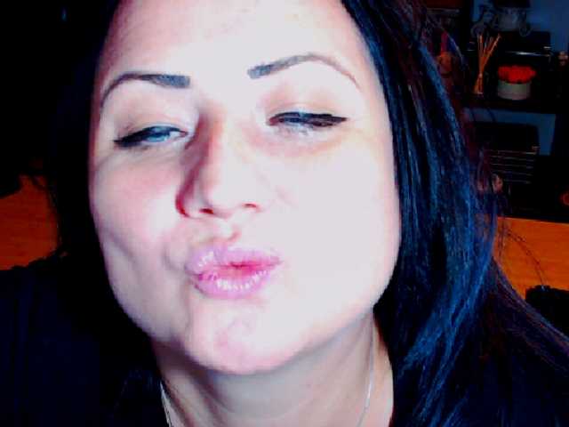 Скриншоты трансляции KinkyDomina