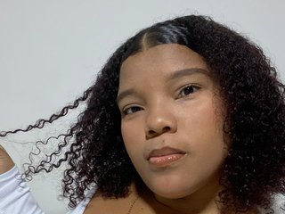 Эротический видеочат DayanRoux