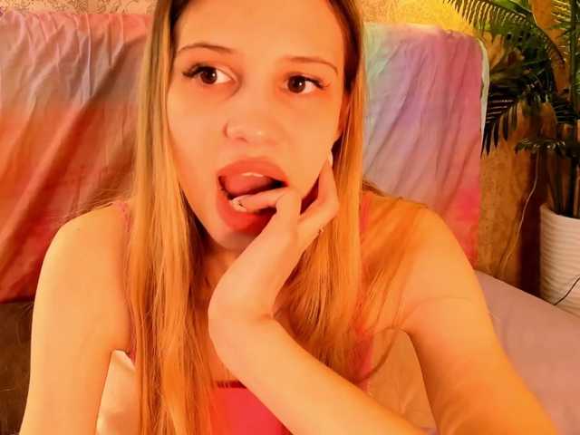 Фотографии DianaGabriela Hello Guys!! I'm Diana :love I'm glad to see you in my room ;) let's talk about something and play together :hi