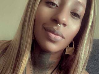 Эротический видеочат DomCherrired