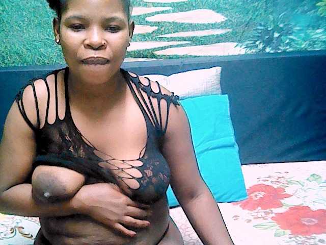 Фотографии ebonygold92 hlw everyone lets have funs guys mess my room with tokens thank u....