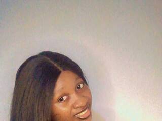 Эротический видеочат Ebonypetiti