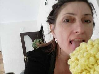 Эротический видеочат Eleanesa