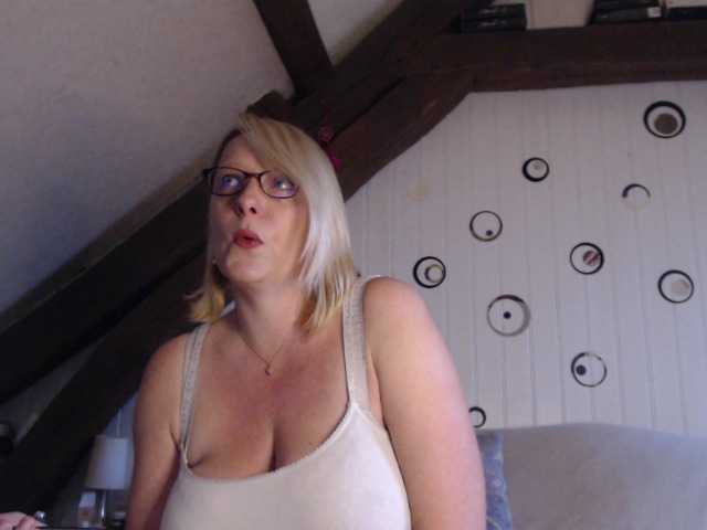 Скриншоты трансляции EleannaRose