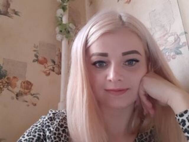 Скриншоты трансляции ElegantBlonda