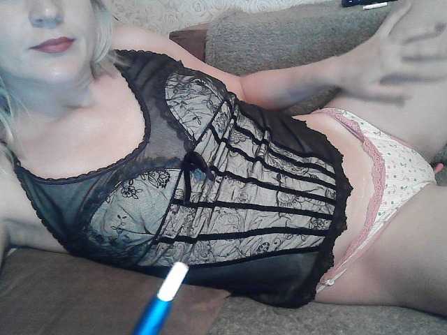 Скриншоты трансляции ElegantBlonda