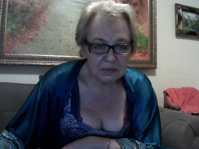 Скриншоты трансляции ElegantBlonda