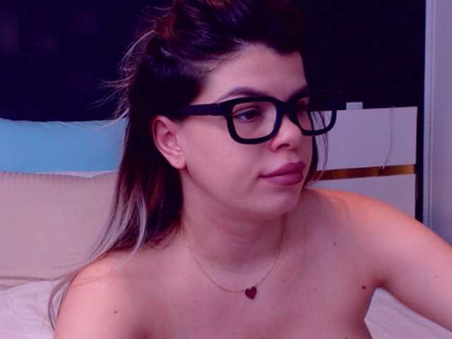 Скриншоты трансляции EliseTyler