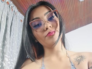 Эротический видеочат EmaKhalifa