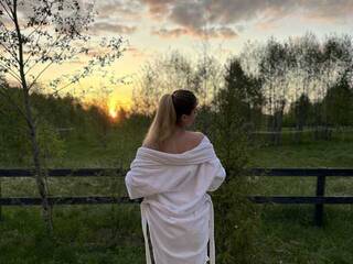 Эротический видеочат Emaleena