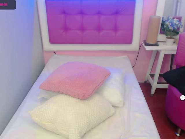 Скриншоты трансляции Emely-Saenz