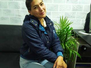 Эротический видеочат emili-mac