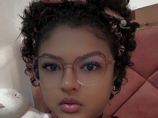Эротический видеочат emily-carzon