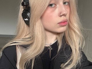 Эротический видеочат EmilyFlowers