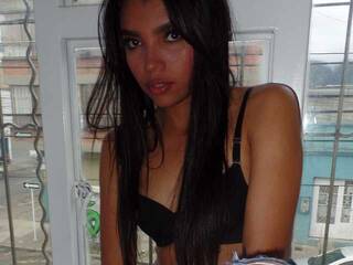 Эротический видеочат emilyharber