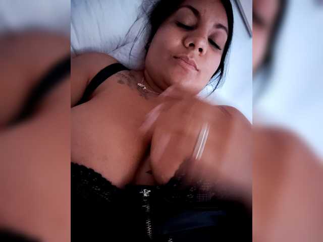 Скриншоты трансляции Emilyhot69