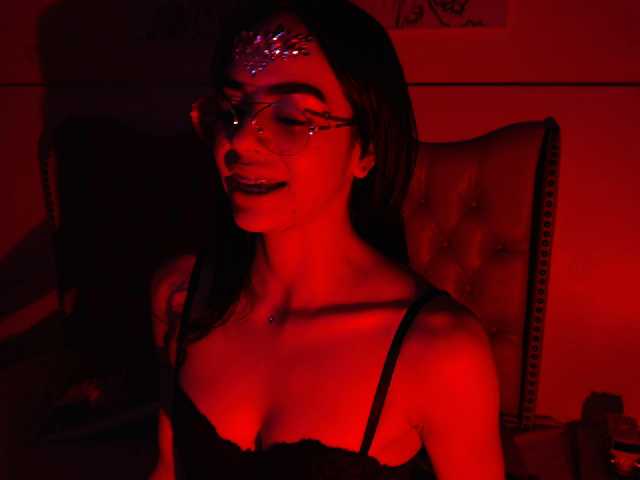 Скриншоты трансляции EmilyKors