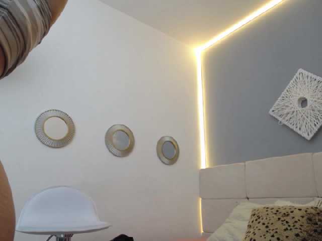 Скриншоты трансляции EmilyKors