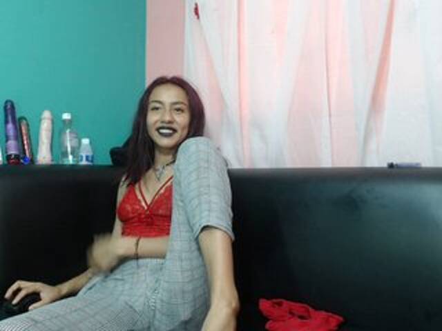 Скриншоты трансляции Emma-Jones