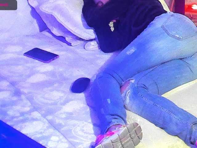 Скриншоты трансляции Emma-Jones