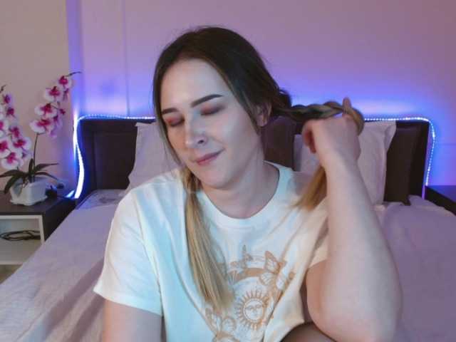 Скриншоты трансляции EmmaBlum