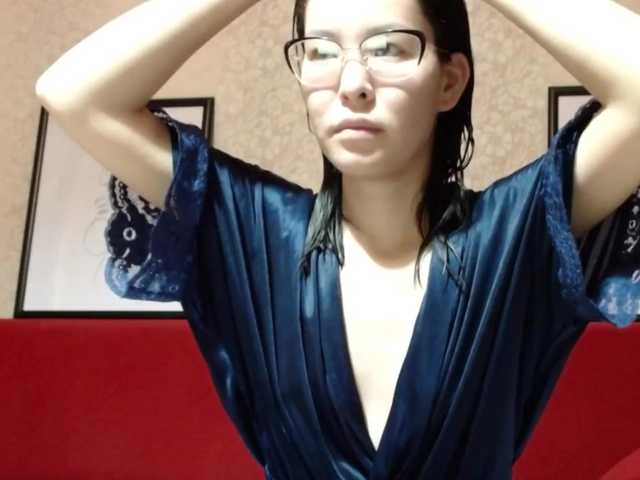 Фотографии EmmaVole Hey guys!:) Goal- #Dance #hot #pvt #c2c #fetish #feet #roleplay Tip to add at friendlist and for requests!