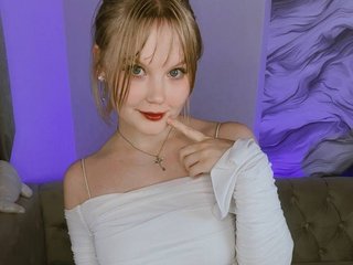 Эротический видеочат Essie-Fanning
