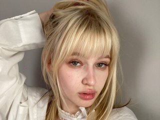 Эротический видеочат EvaaaMoore