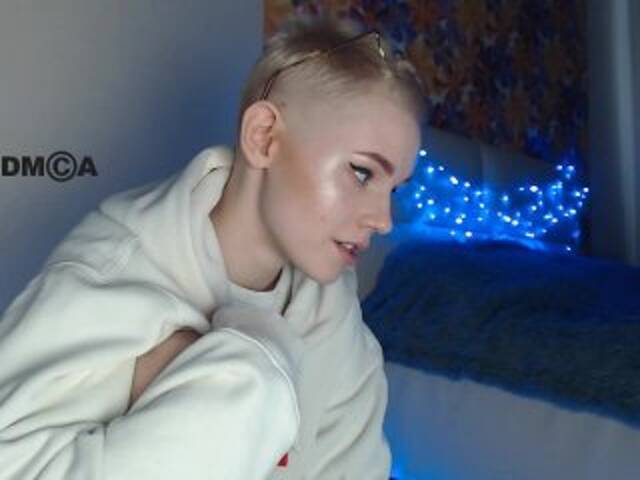 Скриншоты трансляции EvvieBrown