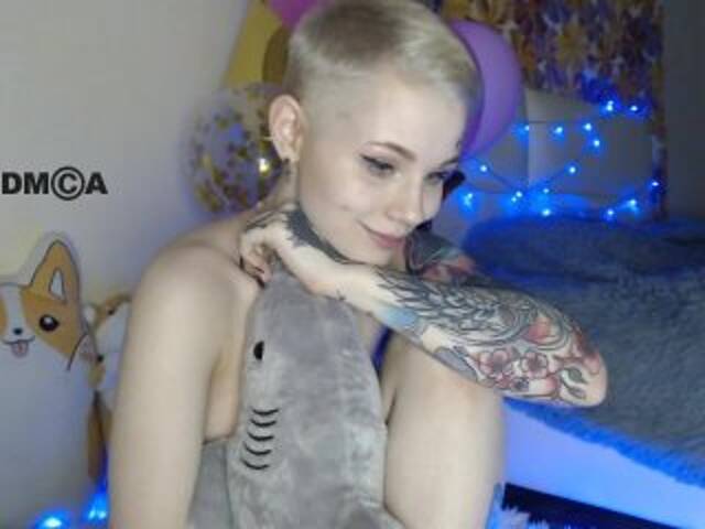 Скриншоты трансляции EvvieBrown