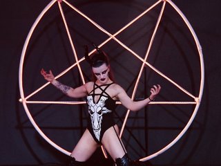 Эротический видеочат FemdomWitch