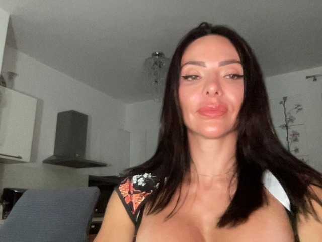 Скриншоты трансляции FlaviaOliver