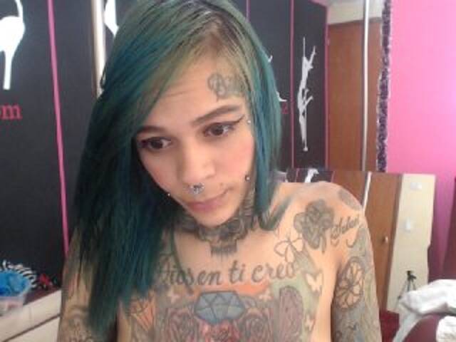 Скриншоты трансляции girl-ink