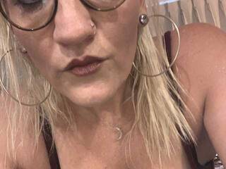 Эротический видеочат Glittermo