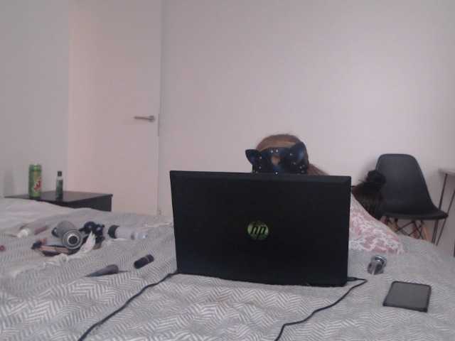 Скриншоты трансляции GodessKristina-and-TS