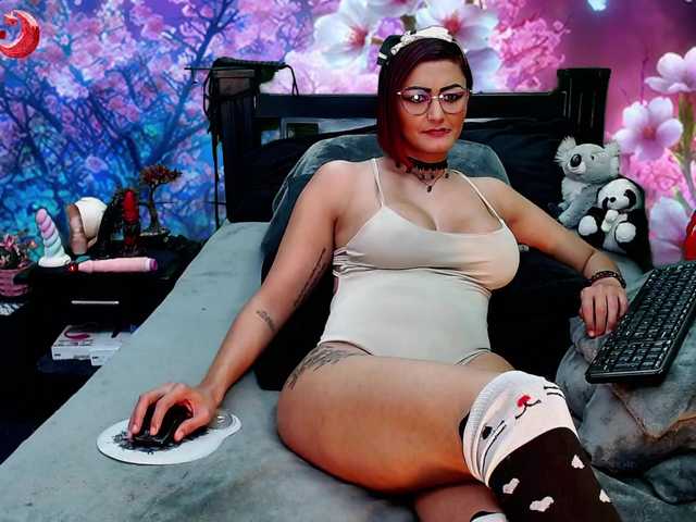 Фотографии Hanna-Luna Welcome to my room, enjoy it with me: menu tips All neked 195tks, Lush control for 30 minutes 999tks, Show feet 30 tks, Show pussy 100tks, Show boobs 95tks, Fingers pussy 200tks, Dildo pussy 300tks, Squirt 380tks, Doggy style 55tks, Anal 600tks, C2c 50tk