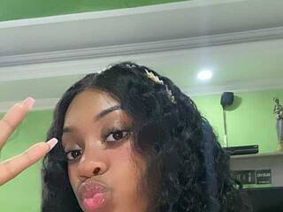 Эротический видеочат Hannan-baker