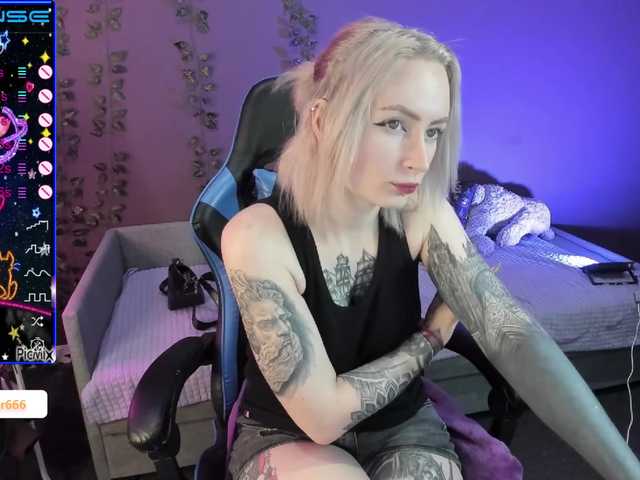 Фотографии HelenCarter lets play hehe :D tip menu and pvt open! #tattoo #blond #ohmibod #anal #french